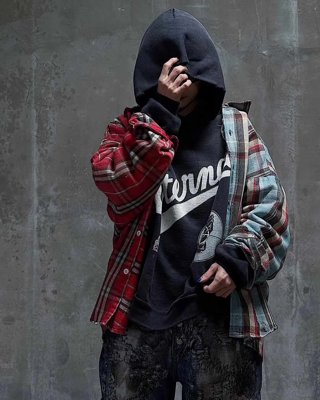 SAINT Mxxxxxx × FEAR OF GOD FG_HOODIE/SNT OF GOD/BLK FOG joint model ETERNAL praying crosshair distressed hoodie. Washed black S-XL. This season's popular super popular joint model. The original version is the same. Thin spring and summer fabrics. The upper body is comfortable. The BOXY version of the short fat wide shoulder line. Fashion darling wears it with a high-end feel. Heavy washing and water fading technology. The horse is repositioned. Excessive wear and damage graffiti treatment. Correct version FOG joint main mark/wash mark/little angel mark